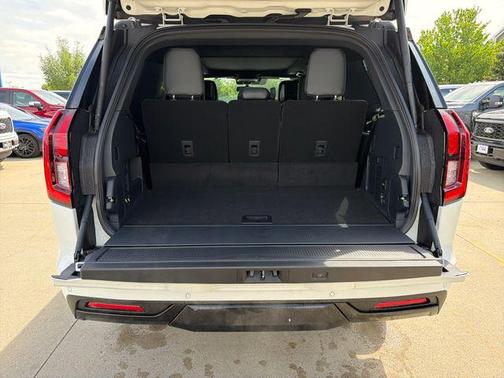 Star White Metallic Tri-Coat 2026 Ford Expedition Platinum