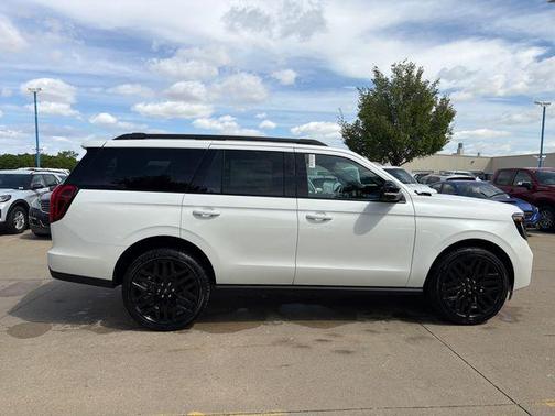 Star White Metallic Tri-Coat 2026 Ford Expedition Platinum