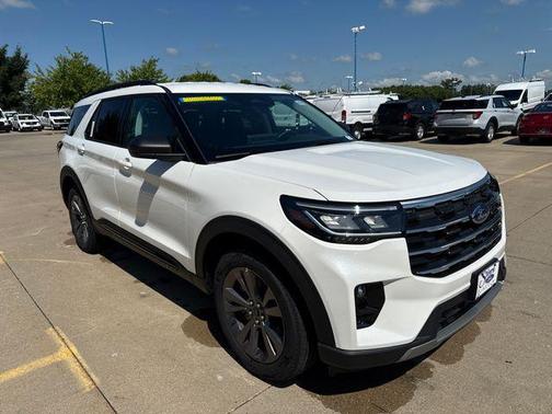 Star White Metallic Tri-Coat 2026 Ford Explorer Active