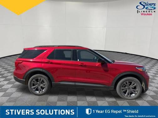 Rapid Red Metallic Tinted Clearcoat 2024 Ford Explorer XLT