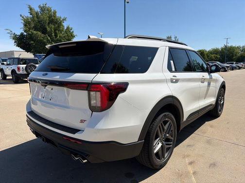Star White Metallic Tri-Coat 2026 Ford Explorer ST