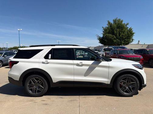 Star White Metallic Tri-Coat 2026 Ford Explorer ST