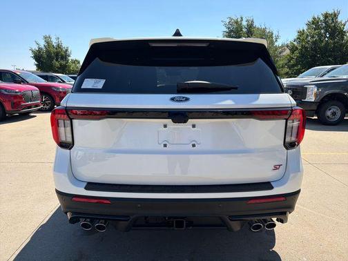 Star White Metallic Tri-Coat 2026 Ford Explorer ST
