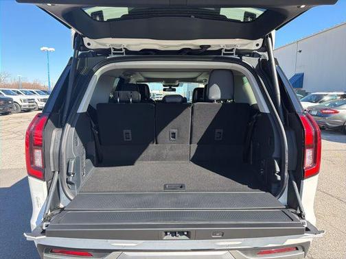 Star White Metallic Tri-Coat 2026 Ford Expedition Platinum