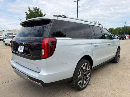 Space Silver Metallic 2026 Ford Expedition Max Platinum