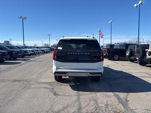 Star White Metallic Tri-Coat 2026 Ford Expedition Max Platinum