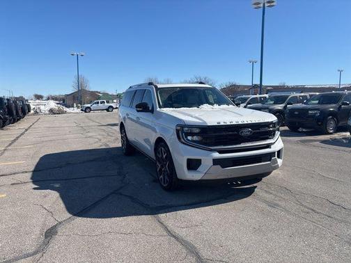 Star White Metallic Tri-Coat 2026 Ford Expedition Max Platinum