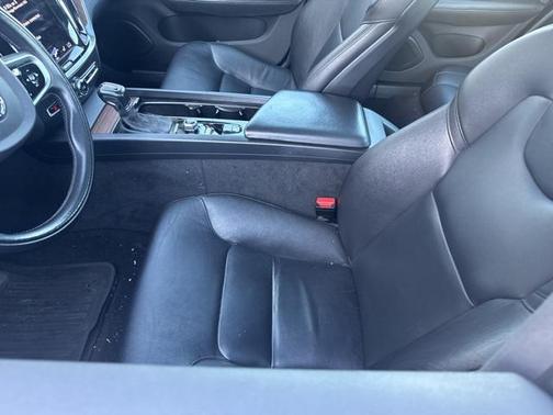 2021 Volvo S60 T5 Momentum