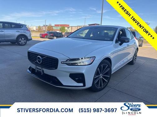 2021 Volvo S60 T5 Momentum
