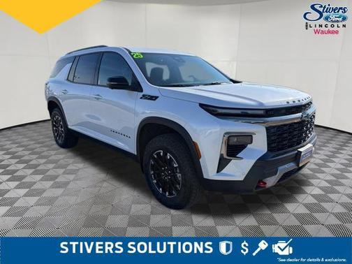 Iridescent Pearl Tricoat 2025 Chevrolet Traverse AWD Z71