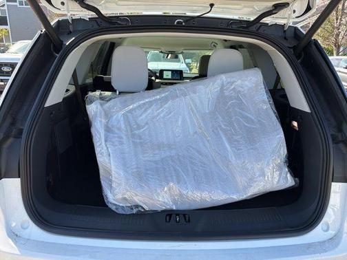 Pristine White Metallic Tri-Coat 2026 Lincoln Aviator Premiere