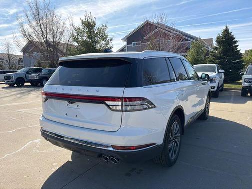 Pristine White Metallic Tri-Coat 2026 Lincoln Aviator Premiere