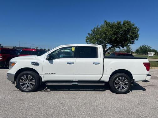 2017 Nissan Titan SL