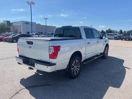2017 Nissan Titan SL