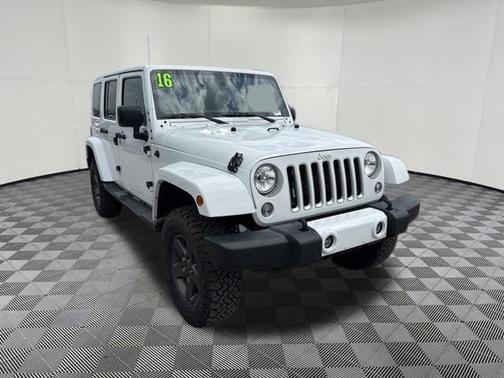 Bright White Clearcoat 2016 Jeep Wrangler Unlimited Sahara