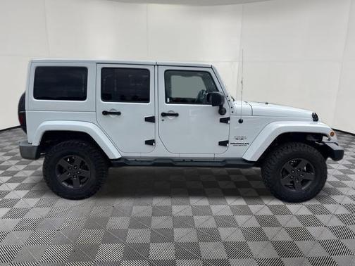 Bright White Clearcoat 2016 Jeep Wrangler Unlimited Sahara