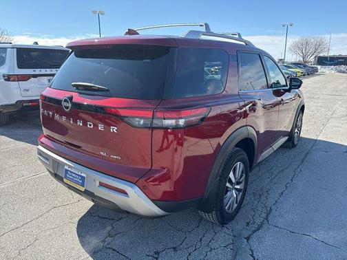 2022 Nissan Pathfinder SL 4WD