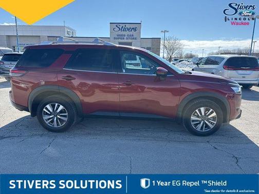 2022 Nissan Pathfinder SL 4WD