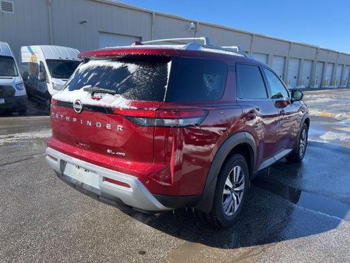 2022 Nissan Pathfinder SL 4WD