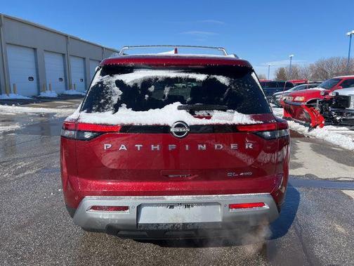 2022 Nissan Pathfinder SL 4WD