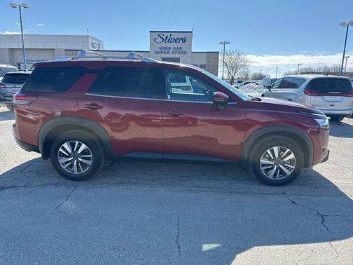 2022 Nissan Pathfinder SL 4WD