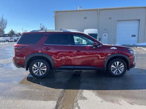 2022 Nissan Pathfinder SL 4WD