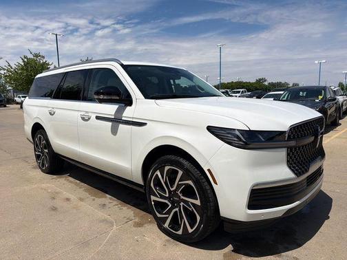 Star White Metallic Tri-Coat 2026 Lincoln Navigator Reserve
