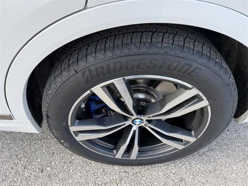 2022 BMW X7 M50i