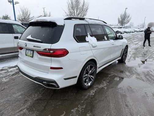 2022 BMW X7 M50i