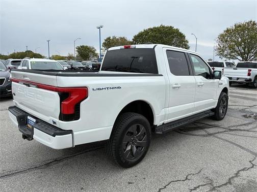 2022 Ford F-150 Lightning LARIAT