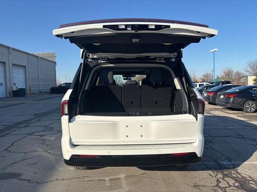 Star White Metallic Tri-Coat 2026 Lincoln Navigator Reserve