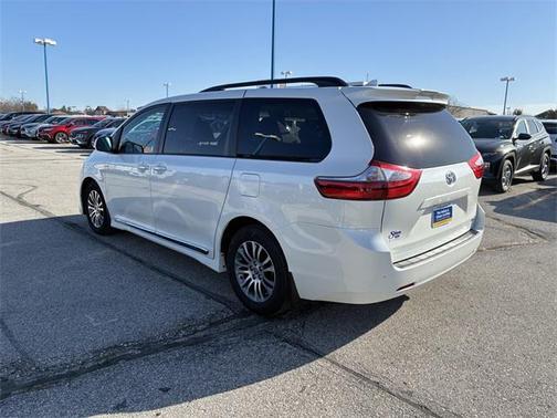 2020 Toyota Sienna XLE