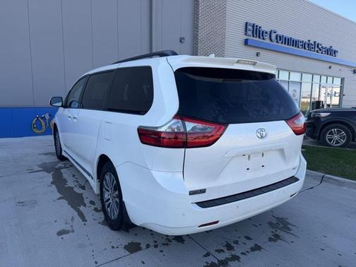 2020 Toyota Sienna XLE