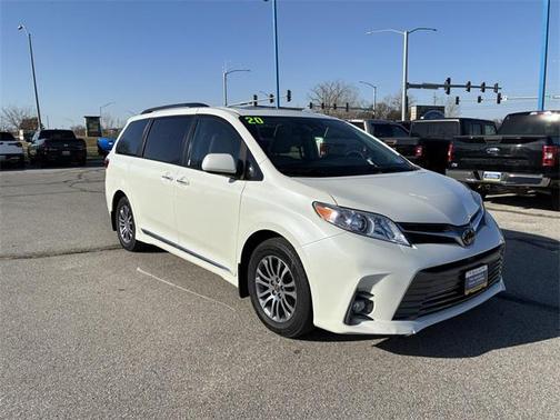 2020 Toyota Sienna XLE