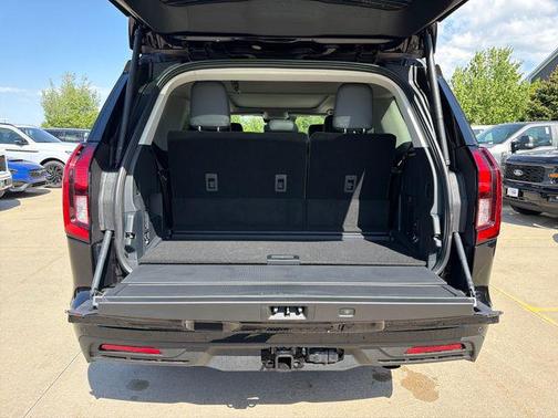 Agate Black Metallic 2026 Ford Expedition Active