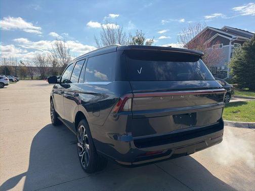 Flight Blue Metallic Clearcoat 2026 Lincoln Navigator Reserve