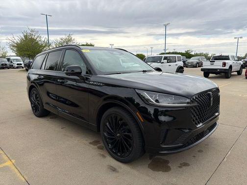 Infinite Black Metallic Clearcoat 2026 Lincoln Aviator Reserve AWD