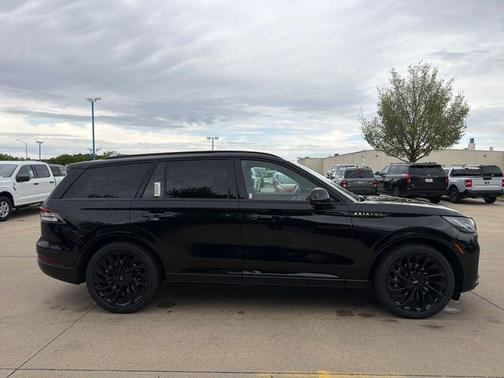 Infinite Black Metallic Clearcoat 2026 Lincoln Aviator Reserve AWD