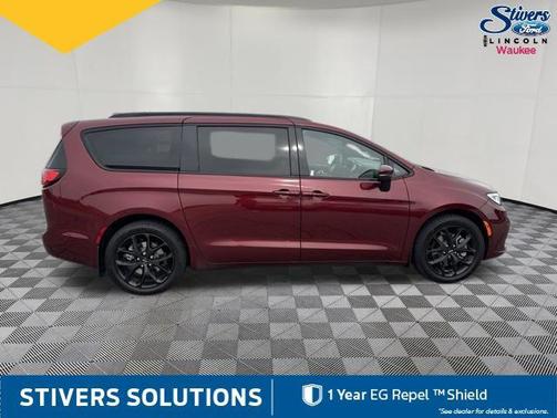 Velvet Red Pearlcoat 2023 Chrysler Pacifica Touring L