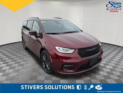 Velvet Red Pearlcoat 2023 Chrysler Pacifica Touring L