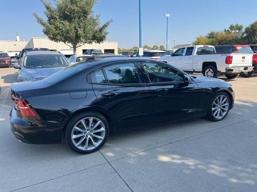 2020 Volvo S60 T5 Momentum