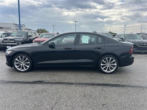 2020 Volvo S60 T5 Momentum