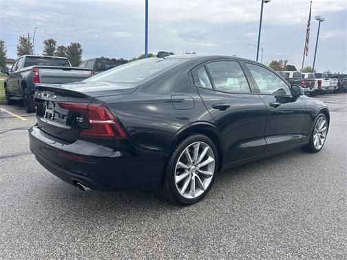 2020 Volvo S60 T5 Momentum