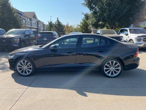 2020 Volvo S60 T5 Momentum