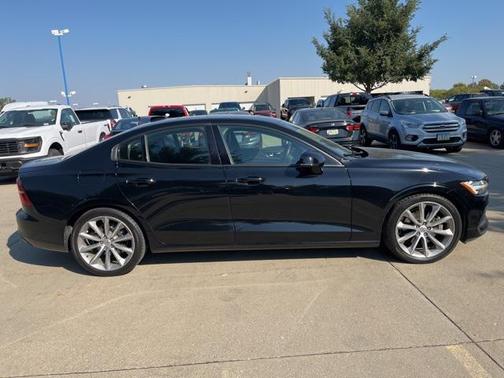 2020 Volvo S60 T5 Momentum