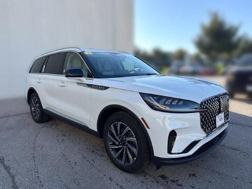 Pristine White Metallic Tri-Coat Clearcoat 2027 Lincoln Aviator Premiere