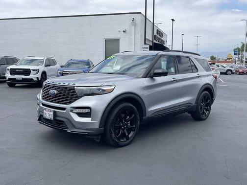 ICONIC SILVER METALLIC 2023 Ford Explorer ST-Line