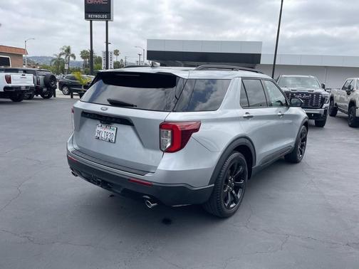 ICONIC SILVER METALLIC 2023 Ford Explorer ST-Line