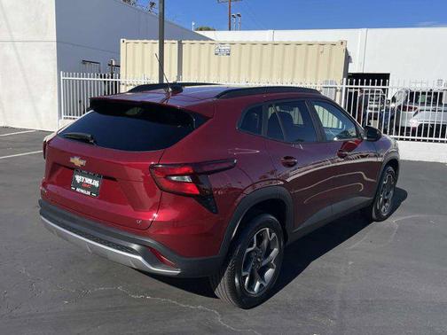 2025 Chevrolet Trax LT