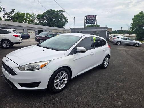Oxford White 2016 Ford Focus SE